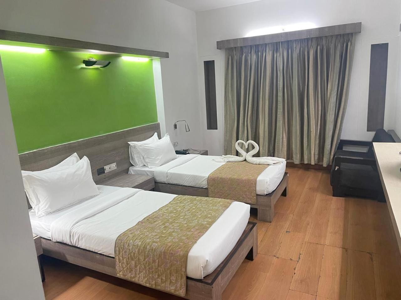 The Sky Imperial, Gandhinagar Hotell Eksteriør bilde